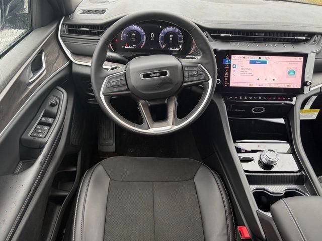 New 2026 Jeep Grand Cherokee Altitude AWD/4WD image 32