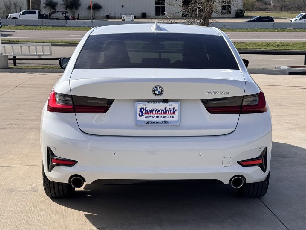 Used 2022 BMW 330e w/ Convenience Package image 5