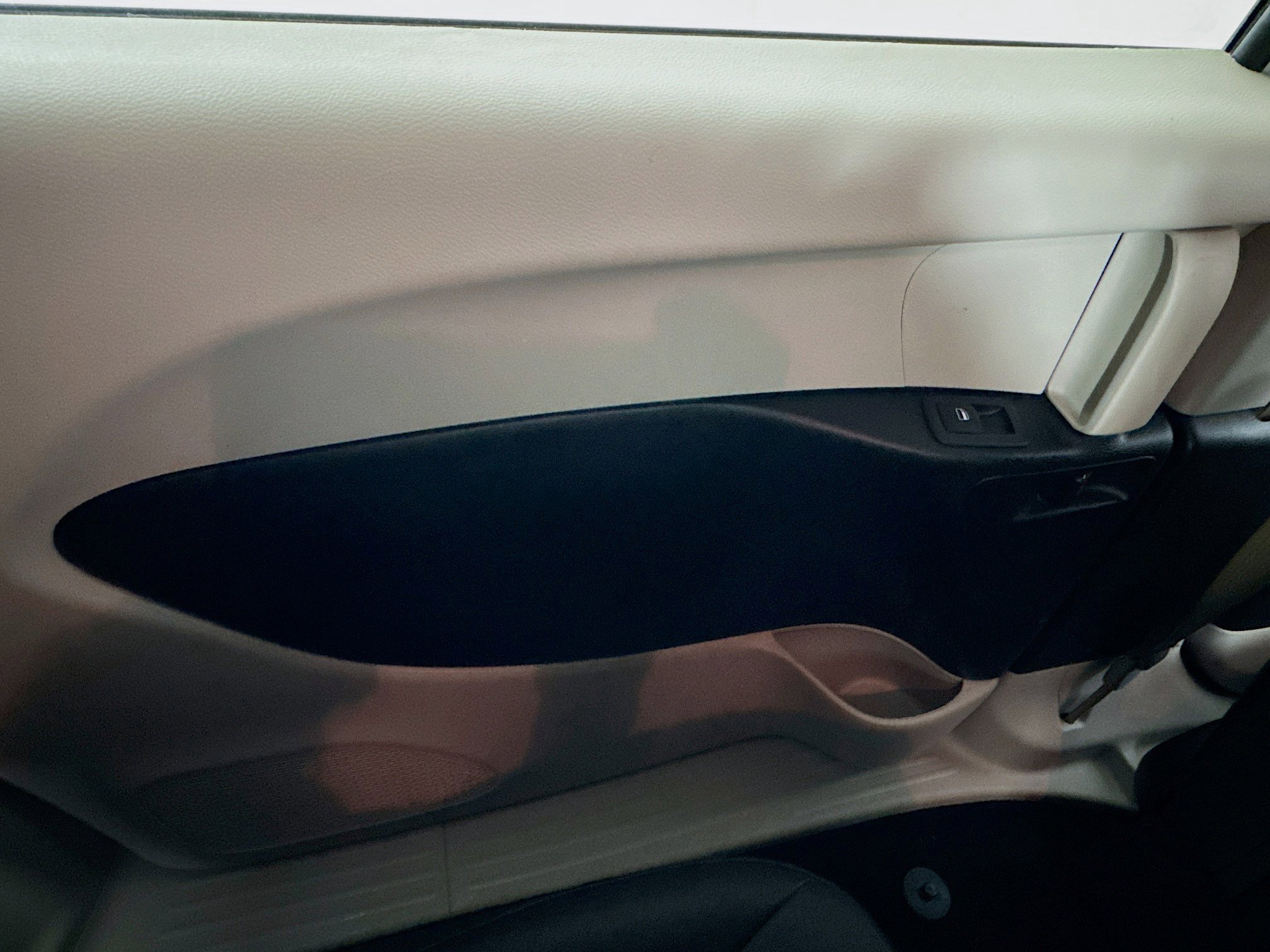 Used 2020 Chrysler Voyager L image 25