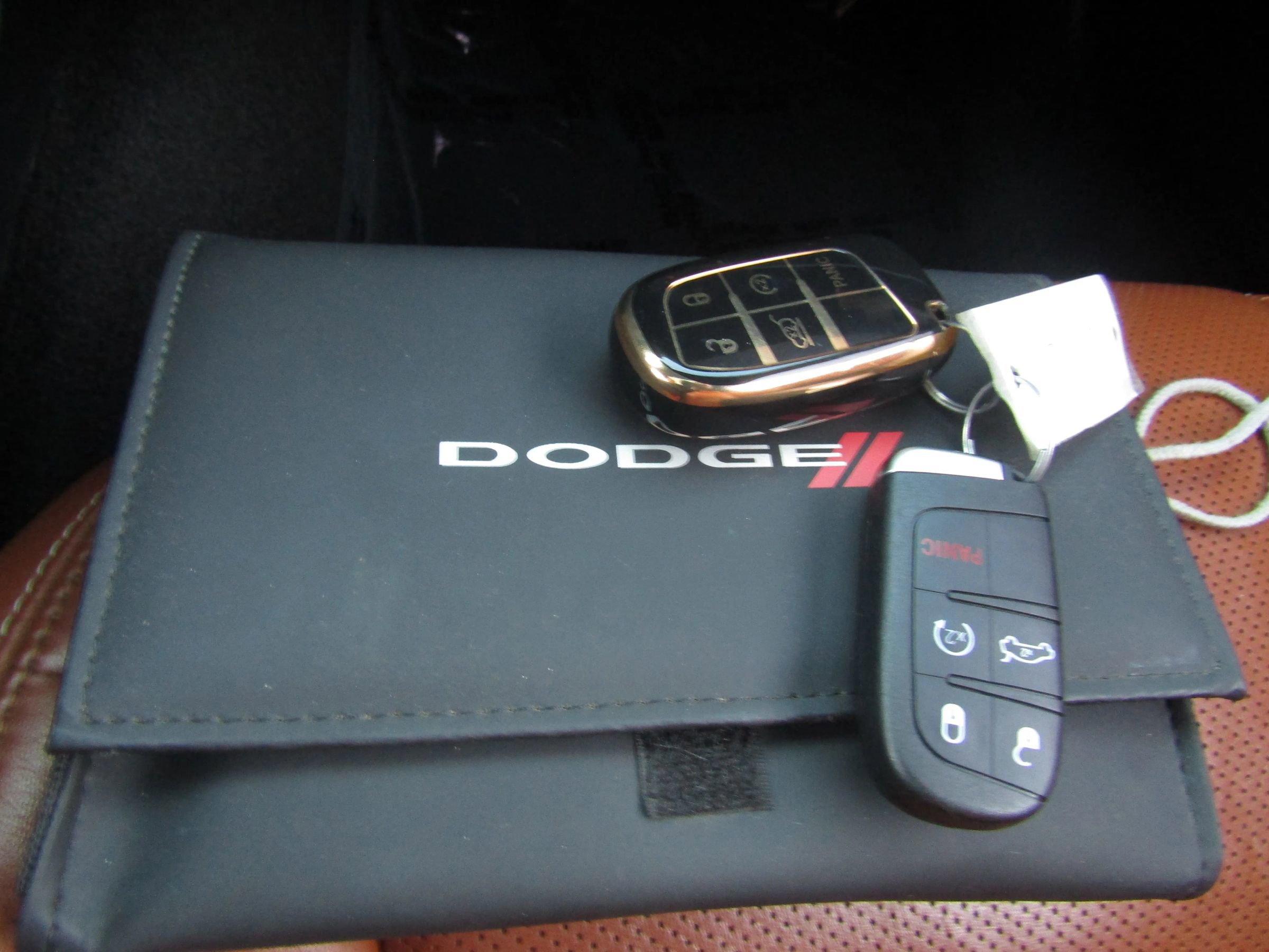 Used 2015 Dodge Challenger SRT w/ Technology Group image 34