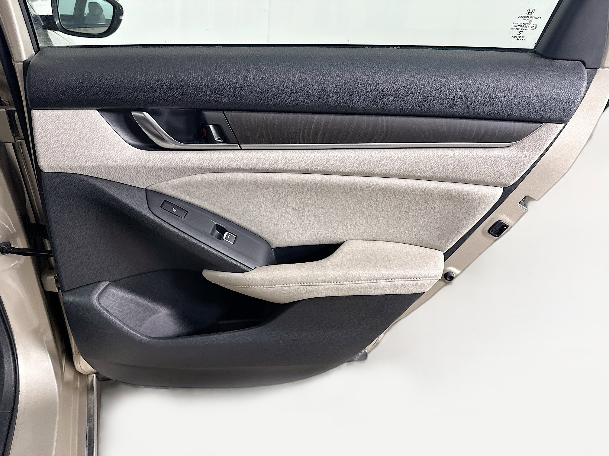 Used 2018 Honda Accord Touring image 30