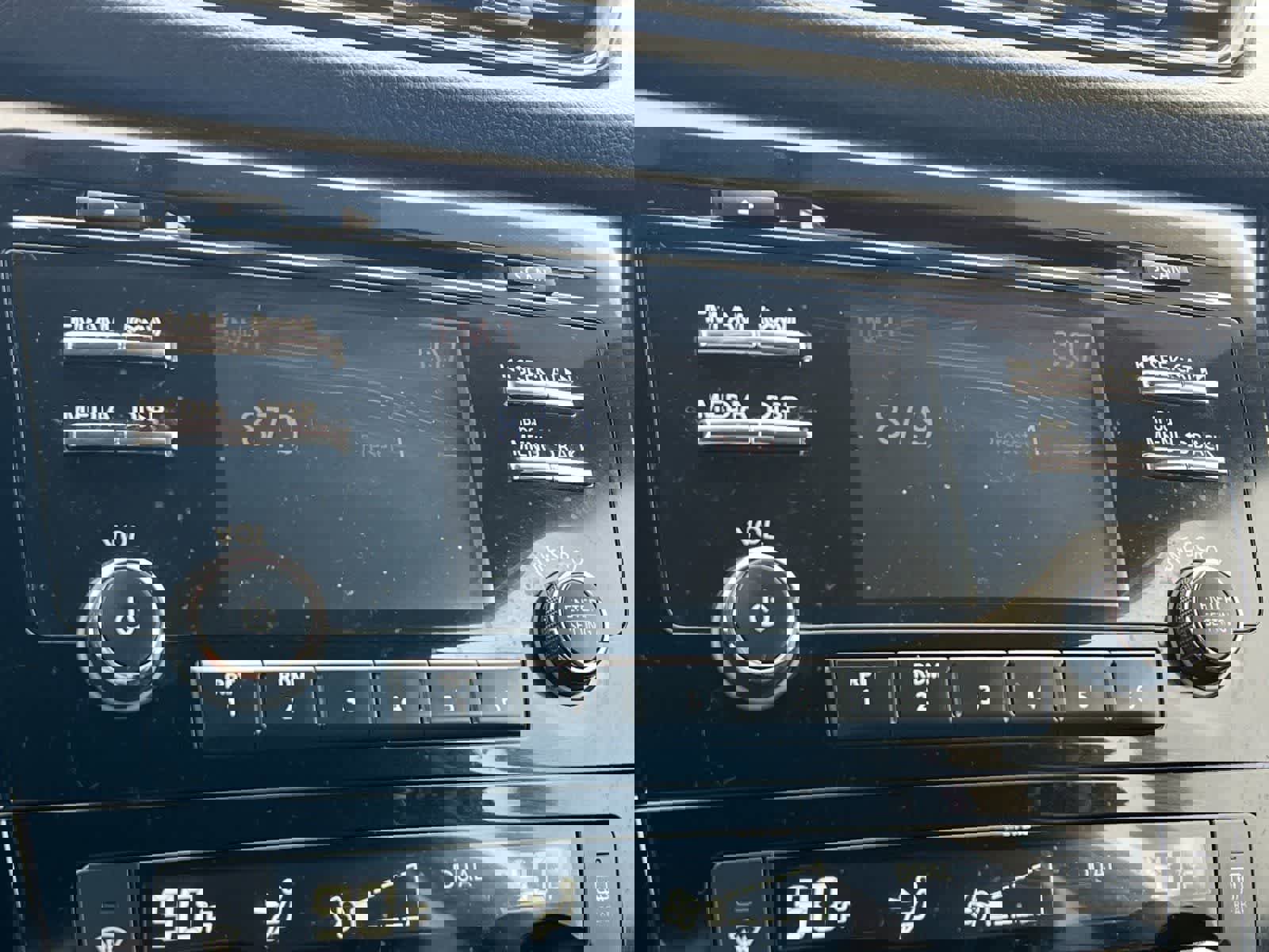 Used 2017 Nissan Rogue SV image 19