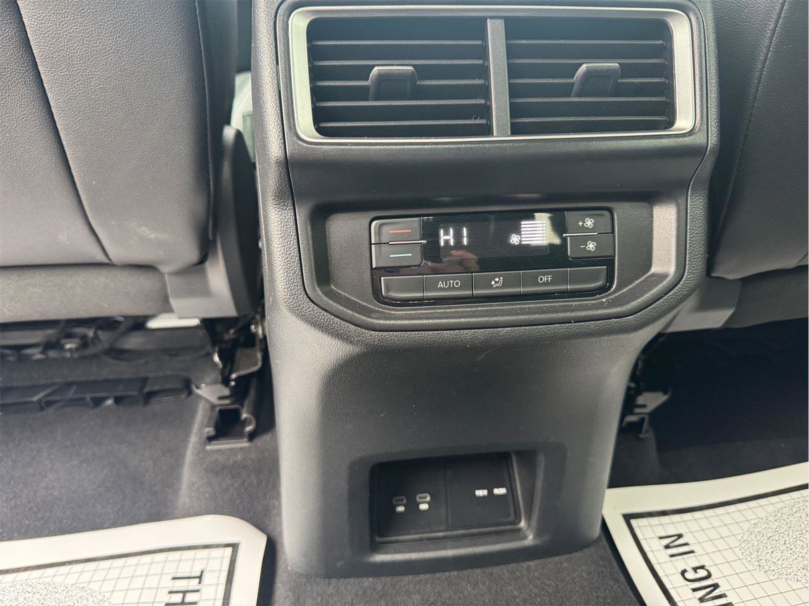 Used 2025 Volkswagen Atlas SE image 20