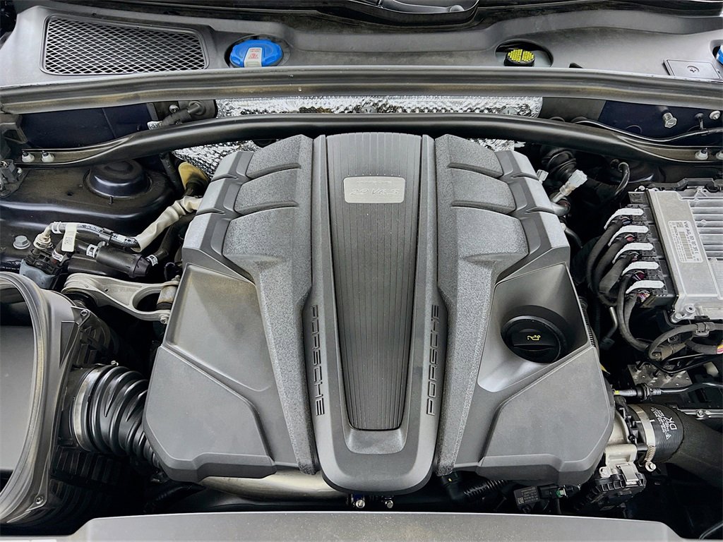 Certified 2023 Porsche Macan S image 32