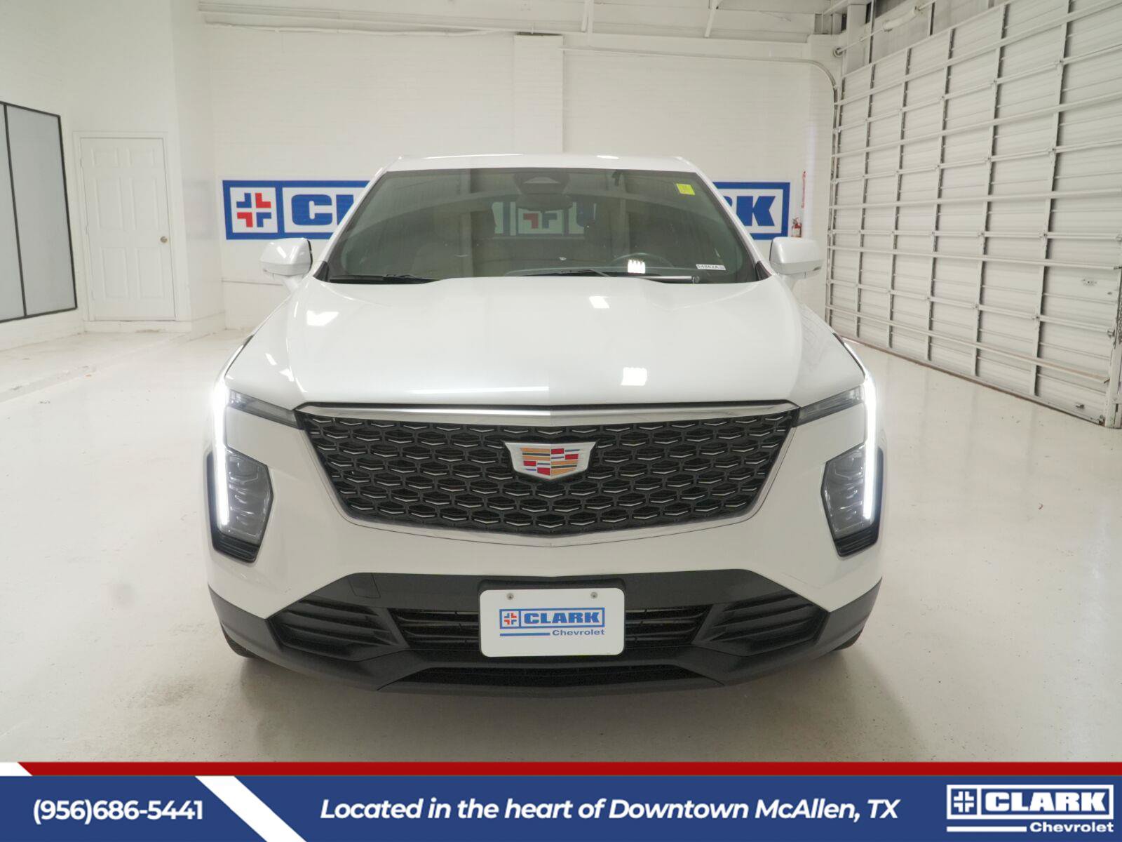 Used 2024 Cadillac XT4 Luxury FWD image 2