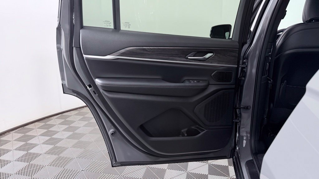New 2027 Jeep Grand Cherokee L Limited AWD/4WD image 29