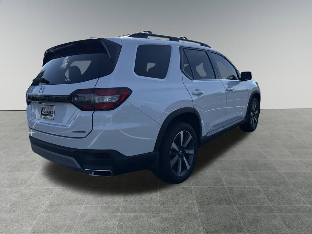 Used 2023 Honda Pilot Touring image 6