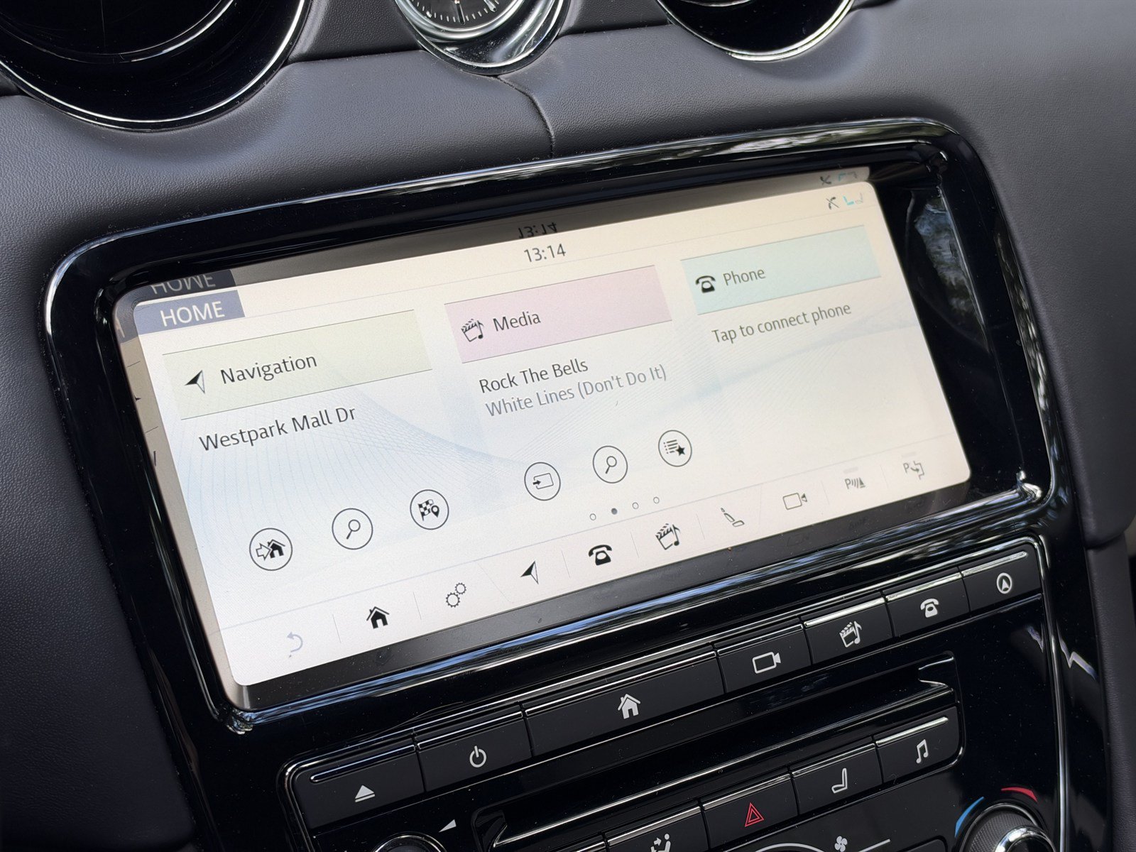 Used 2019 Jaguar XJ R RWD image 23