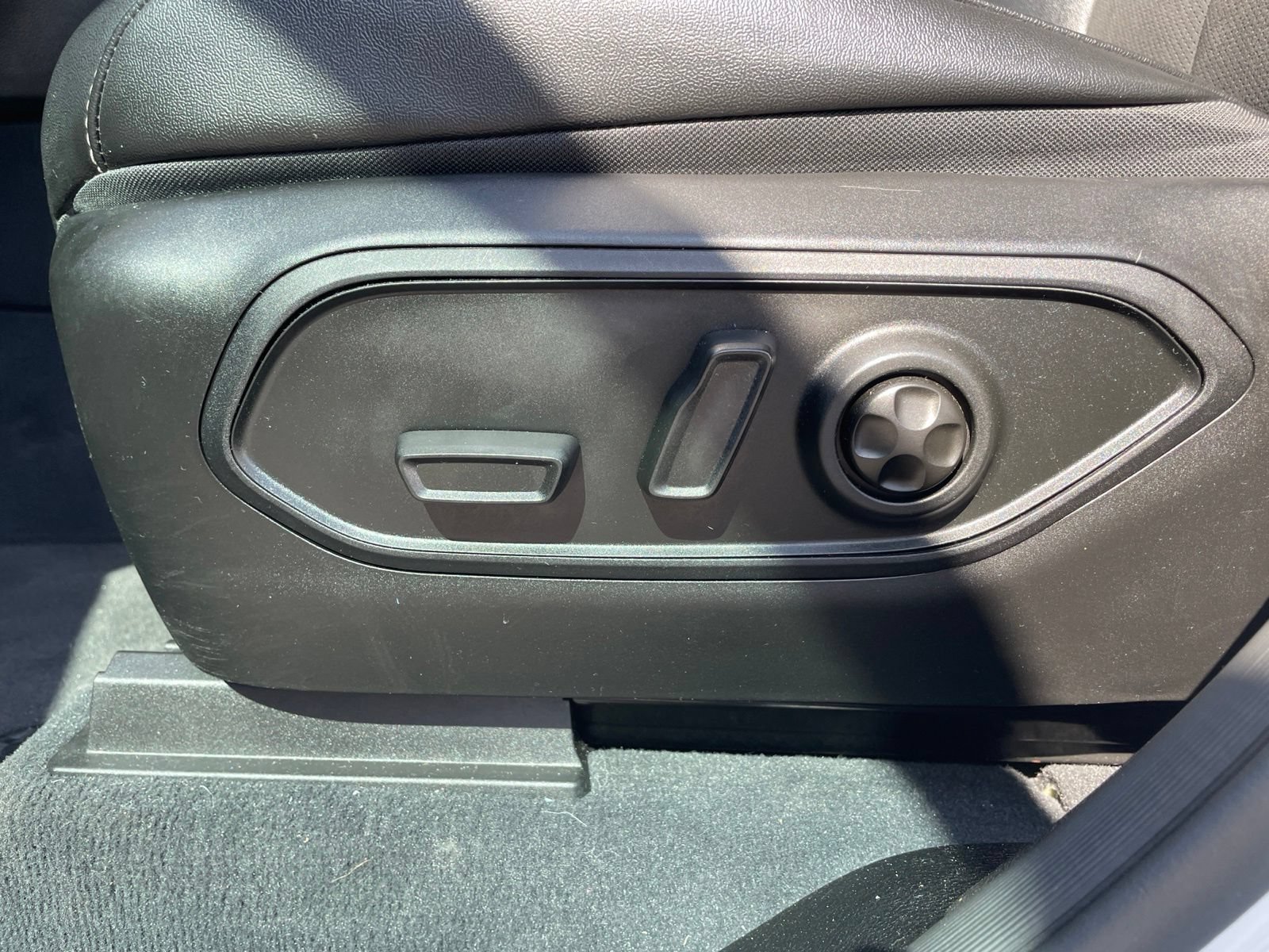 Used 2023 Jeep Grand Cherokee Altitude AWD/4WD image 17