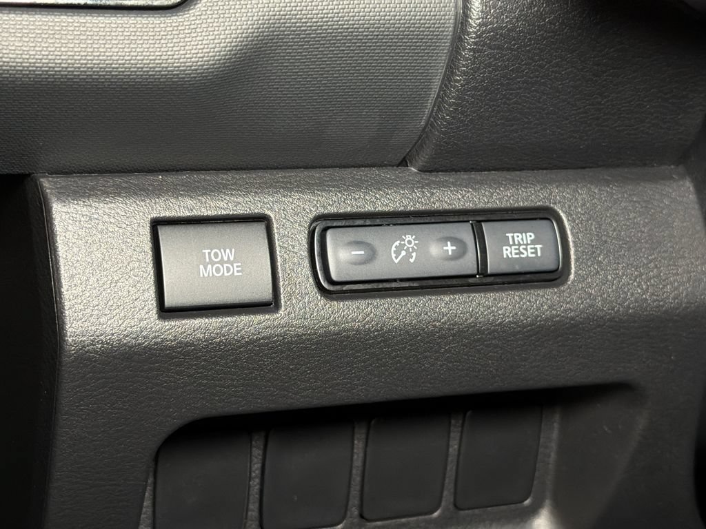 Used 2024 Nissan Frontier PRO-4X w/ Off-Road Protection Package AWD/4WD image 19