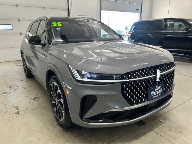 Used 2025 Lincoln Nautilus Reserve AWD/4WD image 3