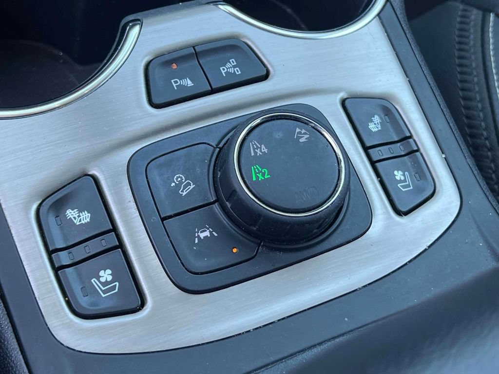 Used 2022 GMC Terrain Denali w/ Denali Premium Package AWD/4WD image 32
