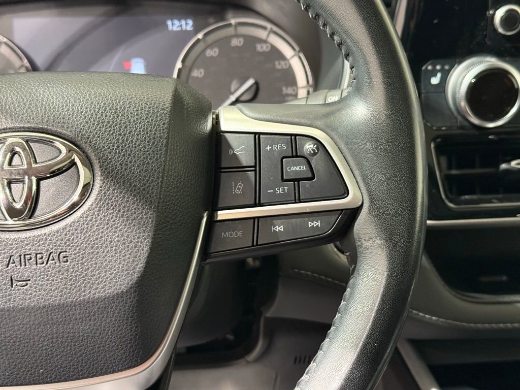 Used 2022 Toyota Highlander XLE image 27