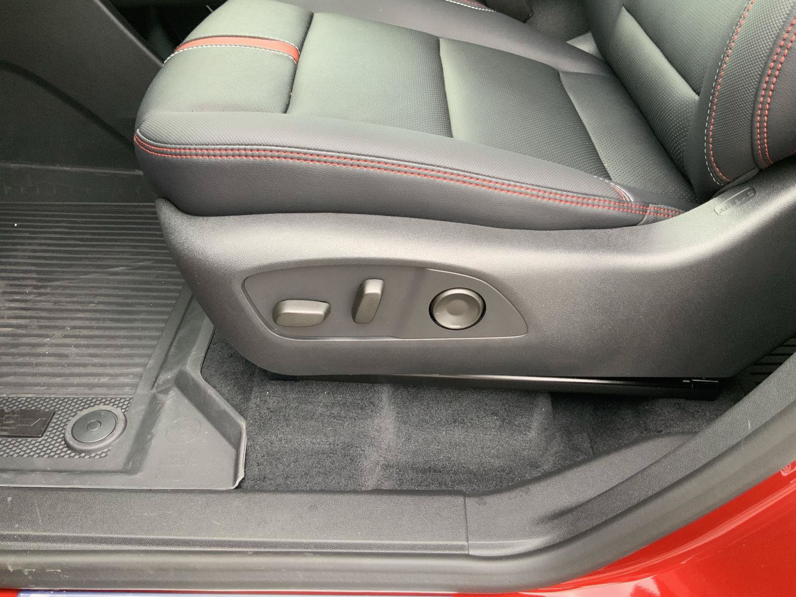 New 2026 Chevrolet Traverse RS w/ LPO, Floor Liner Package FWD image 23