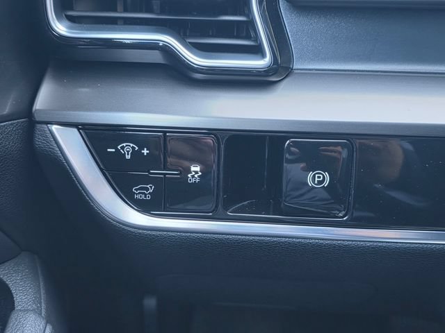 Used 2025 Kia Sportage EX w/ Premium Package FWD image 32