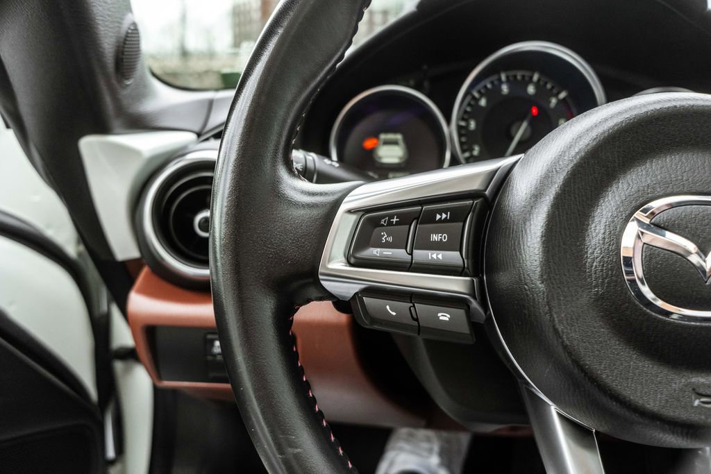 Used 2019 MAZDA MX-5 Miata RF Grand Touring RWD image 25