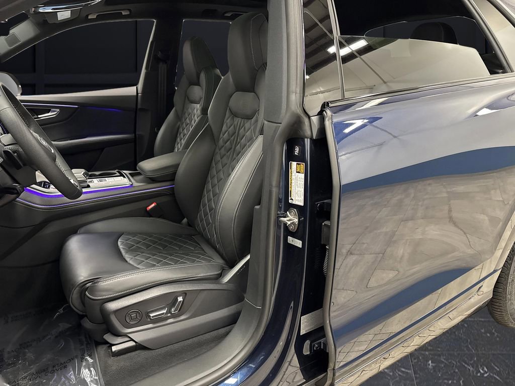 Used 2025 Audi SQ8 Premium Plus w/ S Sport Package image 4