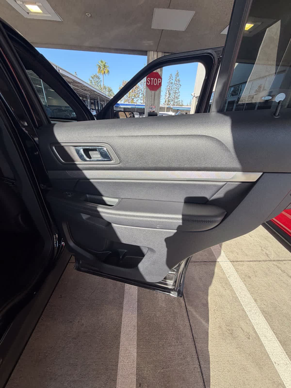 Used 2018 Ford Explorer XLT w/ Equipment Group 201A FWD image 15