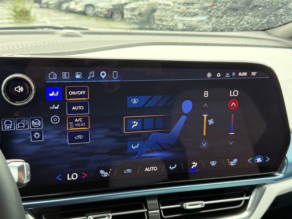 New 2026 Chevrolet Equinox EV LT AWD/4WD image 17