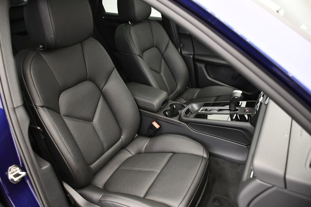 Certified 2025 Porsche Macan image 49