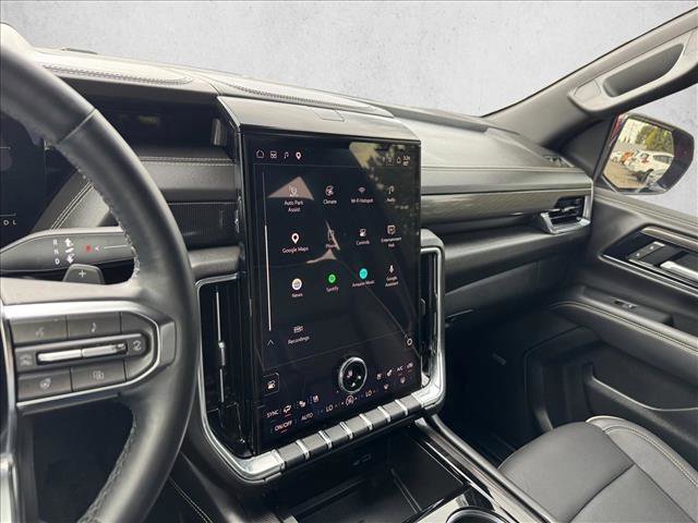 Used 2025 GMC Yukon XL Elevation w/ Elevation Premium Package AWD/4WD image 14