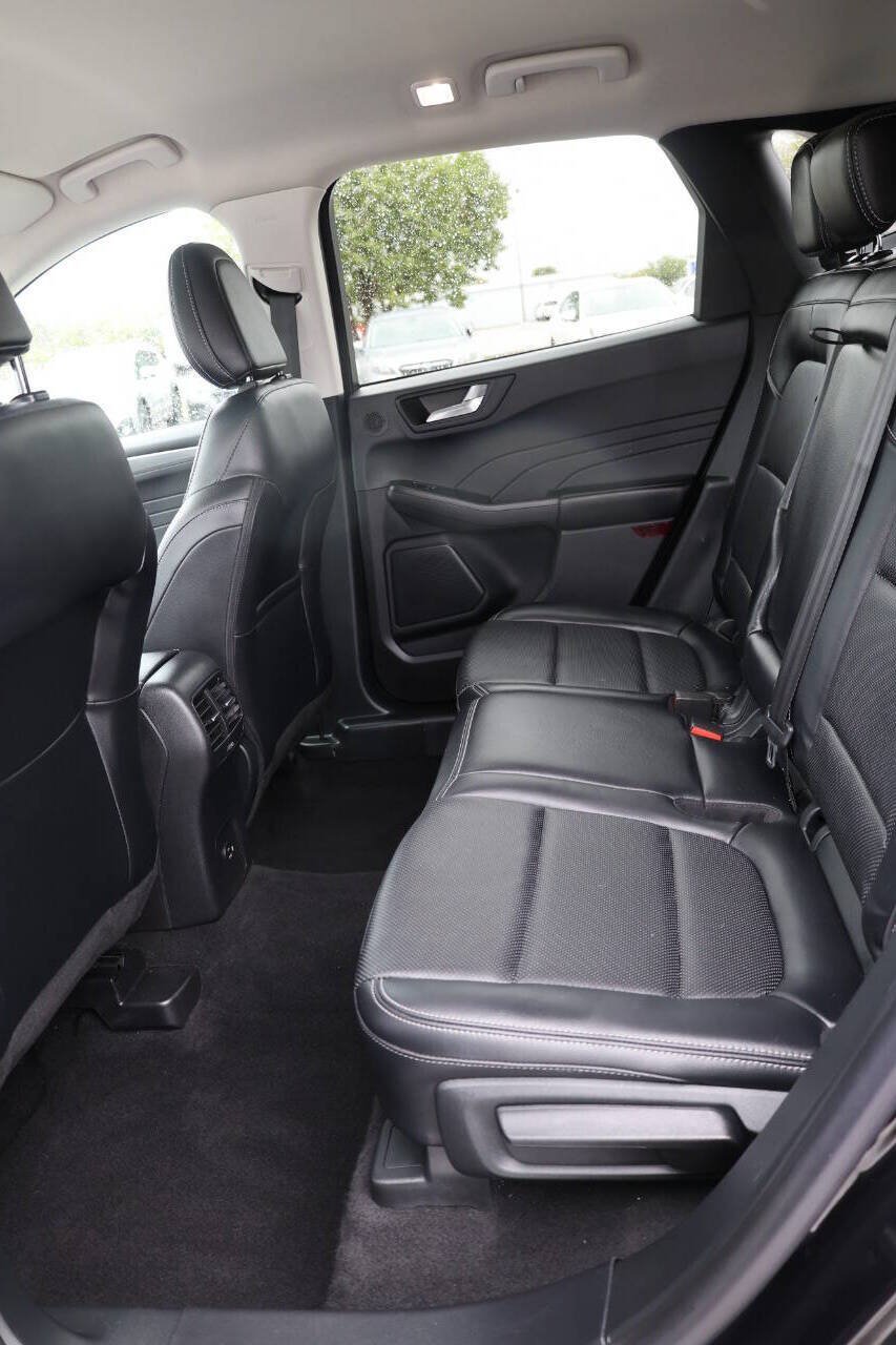 Used 2021 Ford Escape Titanium AWD/4WD image 17