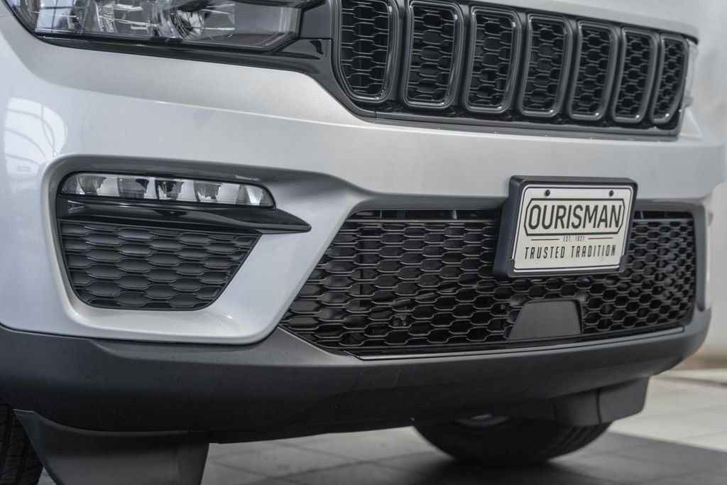 New 2025 Jeep Grand Cherokee Limited image 12