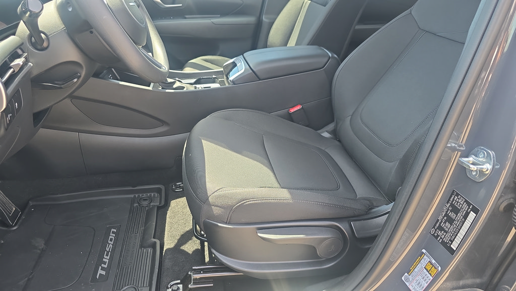 Used 2025 Hyundai Tucson SE FWD image 14