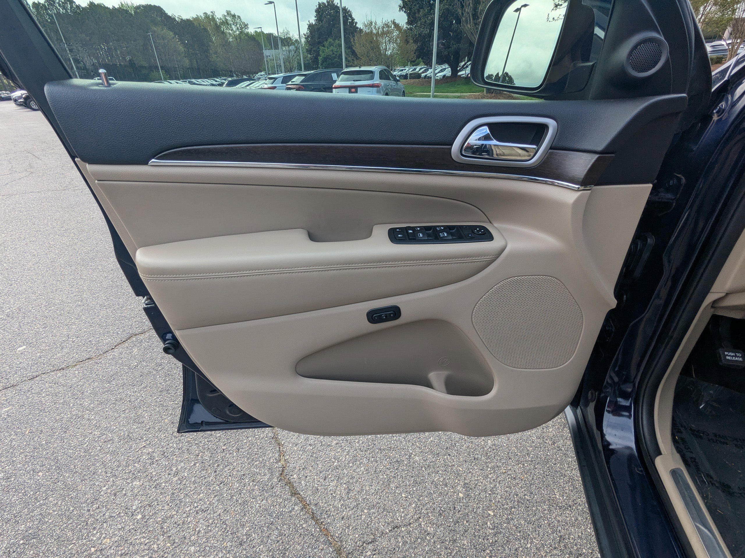 Used 2018 Jeep Grand Cherokee Limited image 19