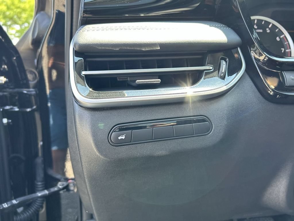 Used 2025 INFINITI QX60 Pure w/ Cargo Package AWD/4WD image 17