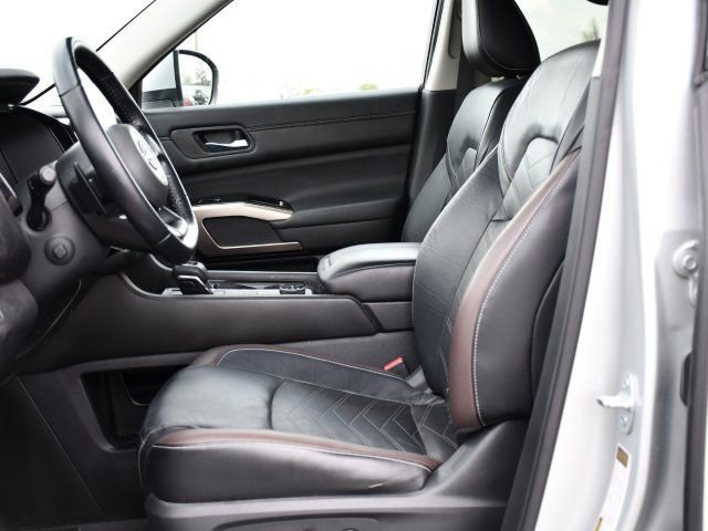 Used 2022 Nissan Pathfinder Platinum w/ Cargo Package image 12
