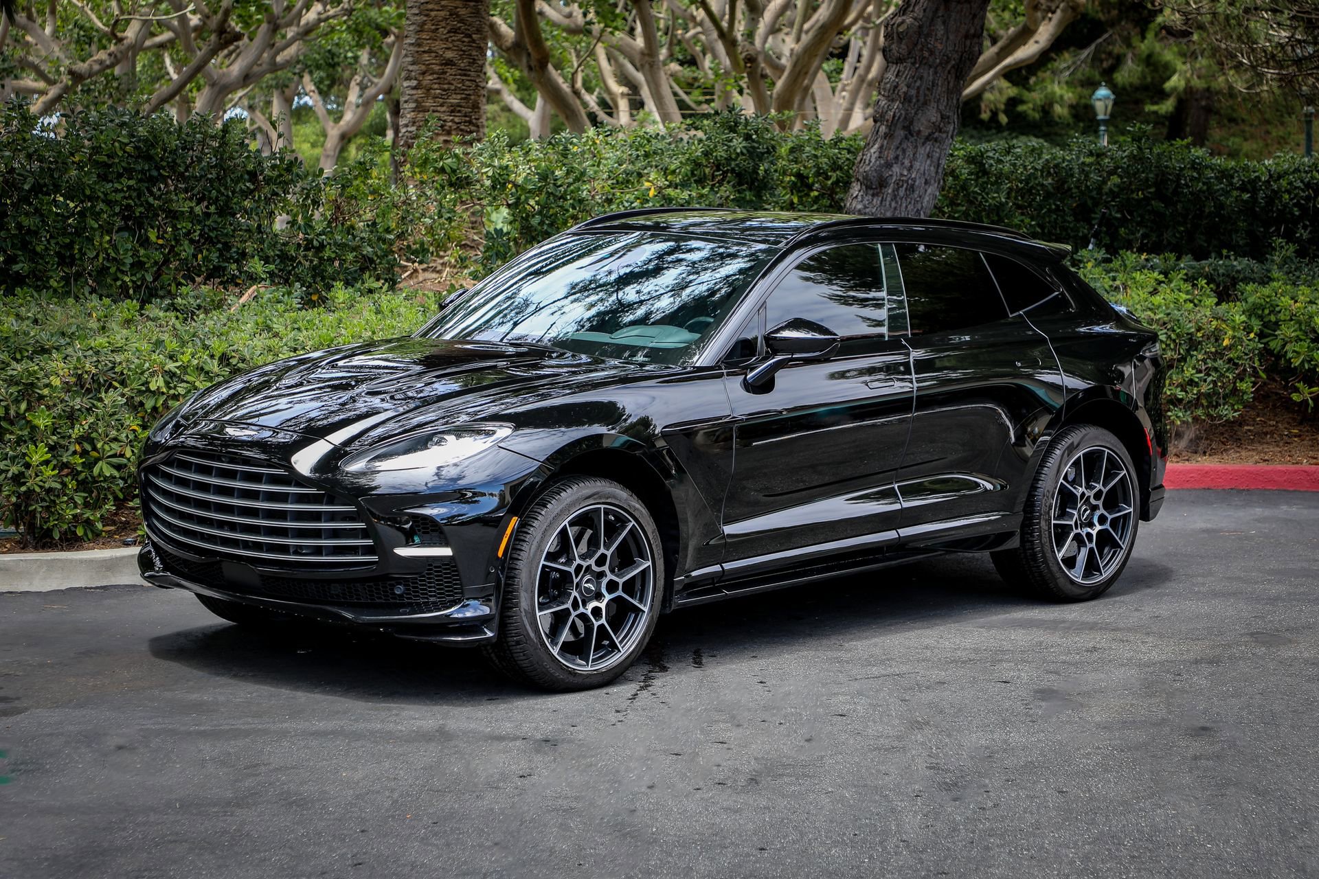 Used 2023 Aston Martin DBX 707 AWD/4WD image 2