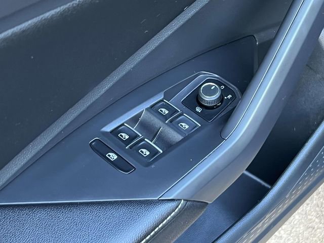 Certified 2023 Volkswagen Jetta SE w/ Panoramic Sunroof Package image 18