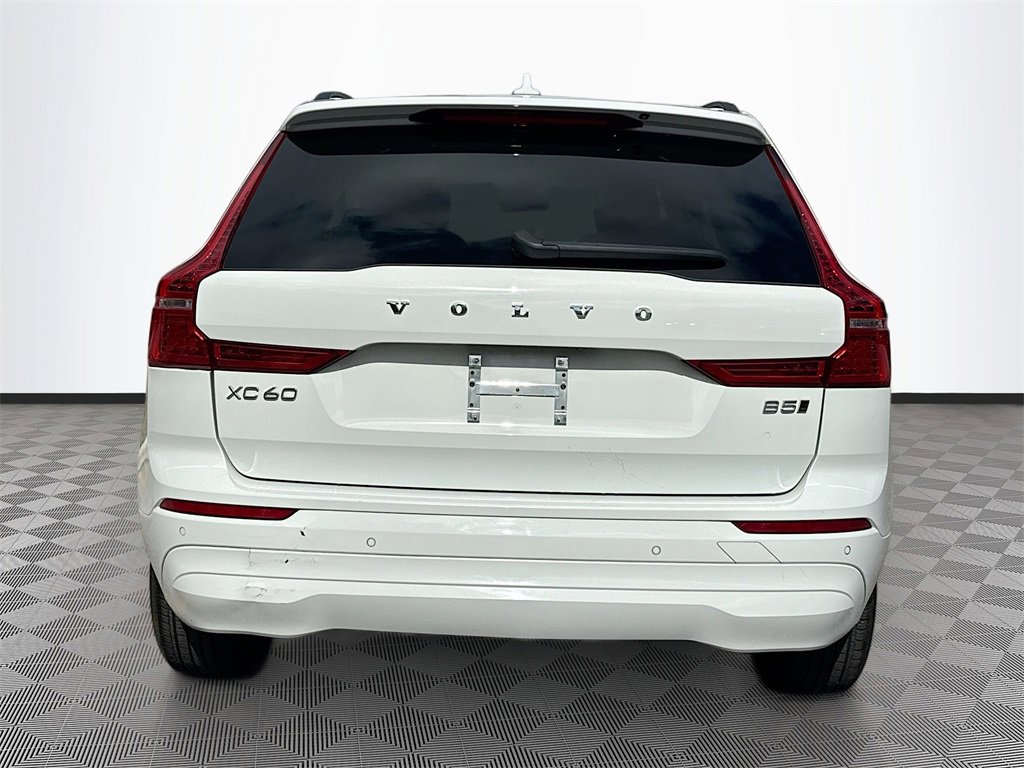 Used 2022 Volvo XC60 B5 Momentum image 7