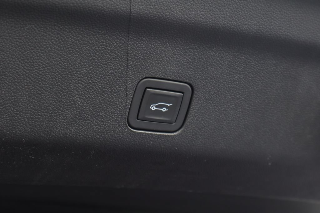 Certified 2024 GMC Yukon XL Denali AWD/4WD image 30