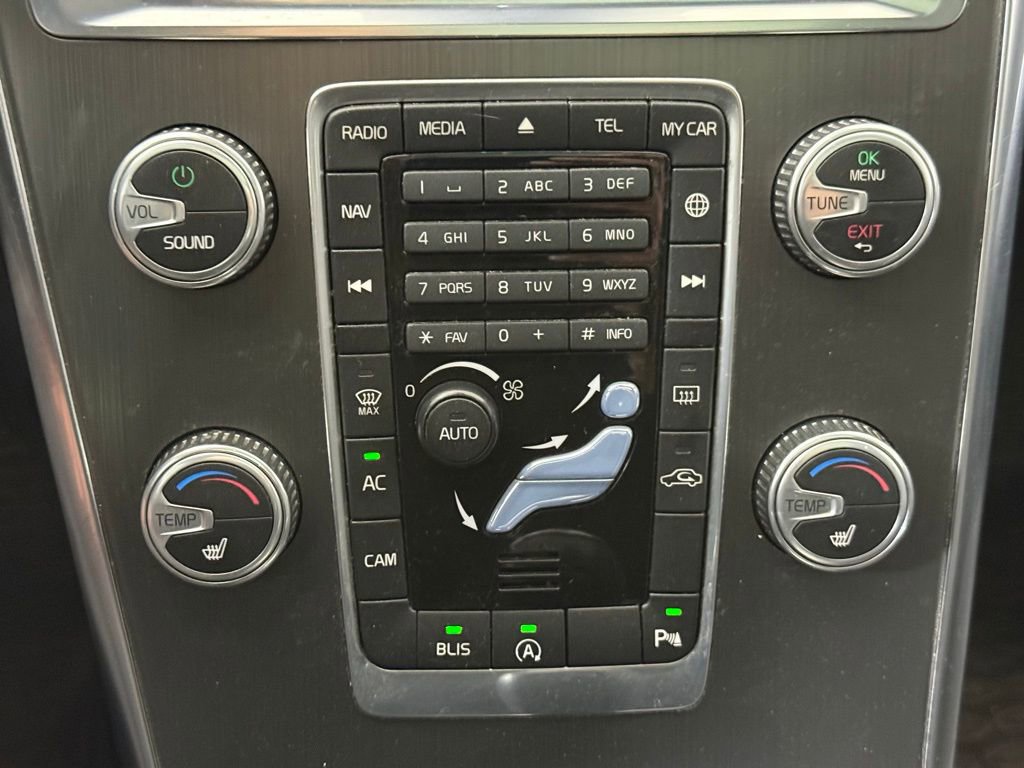 Used 2016 Volvo XC60 T6 w/ Proximity Package AWD/4WD image 16