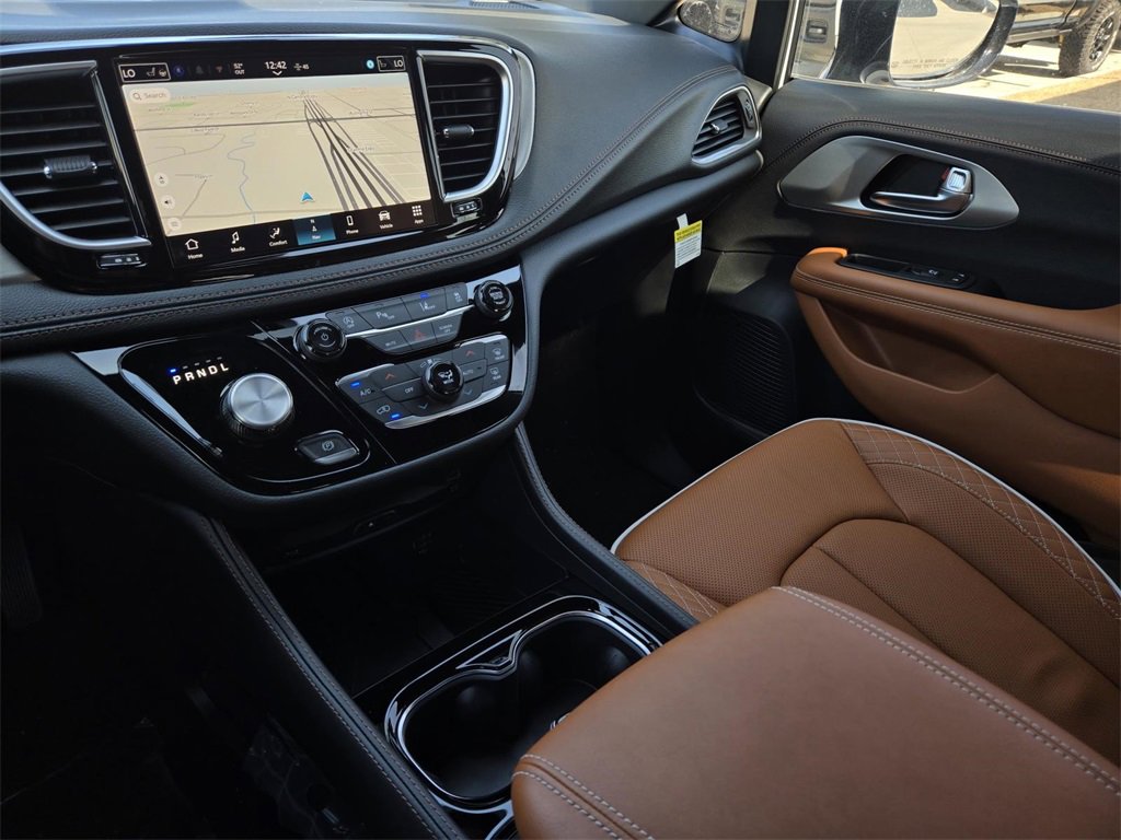 New 2026 Chrysler Pacifica Pinnacle w/ Trailer Tow Group image 20