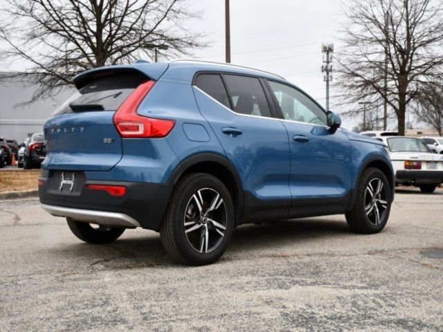 Certified 2025 Volvo XC40 B5 Core AWD/4WD image 7