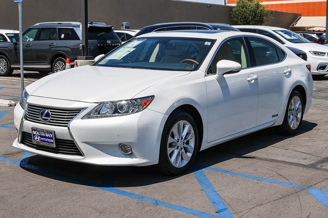 Used 2013 Lexus ES 300h w/ Luxury Pkg FWD image 3
