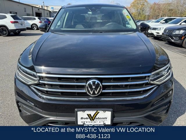 Certified 2022 Volkswagen Tiguan SE w/ Panoramic Sunroof Package AWD/4WD image 2