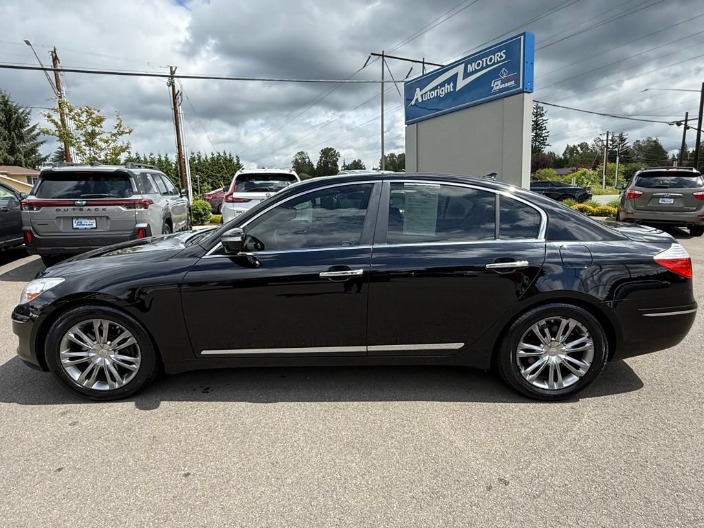 Used 2011 Hyundai Genesis 4.6 RWD image 2