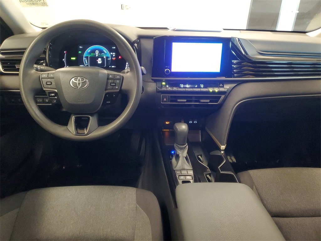 Used 2025 Toyota Camry LE image 9