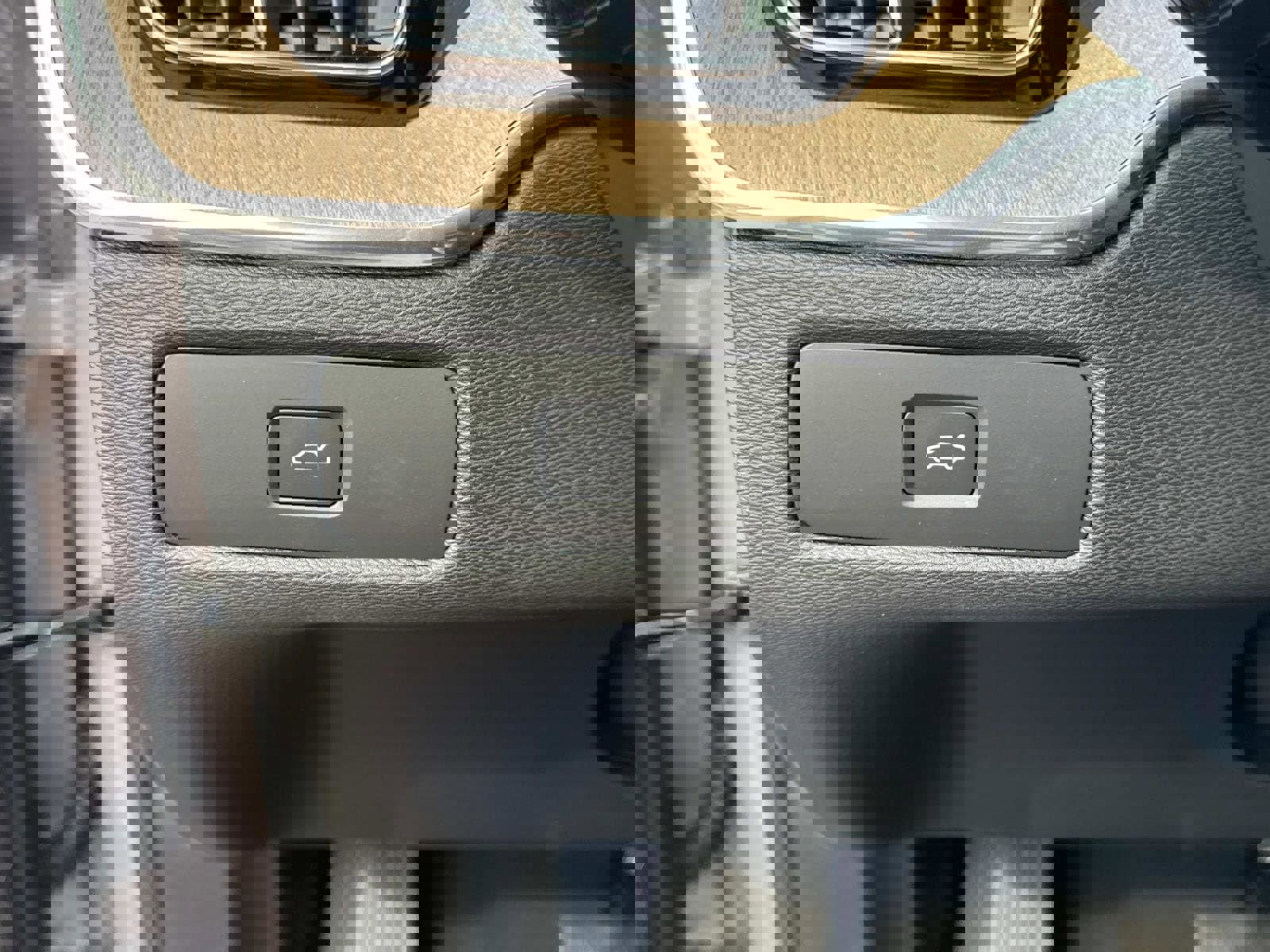 New 2026 Volvo XC60 B5 Plus w/ Climate Package image 30