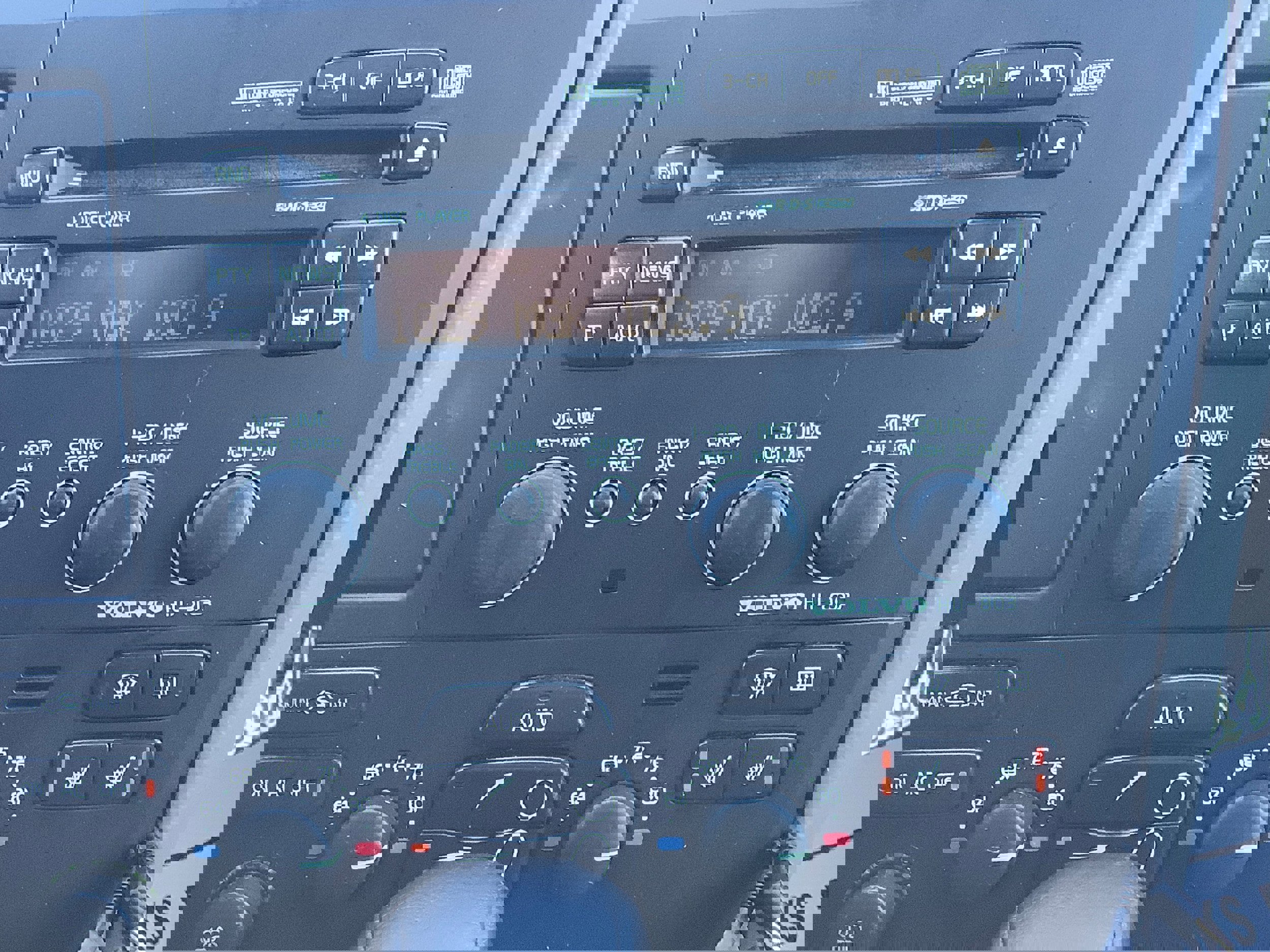 Used 2004 Volvo XC70 image 18