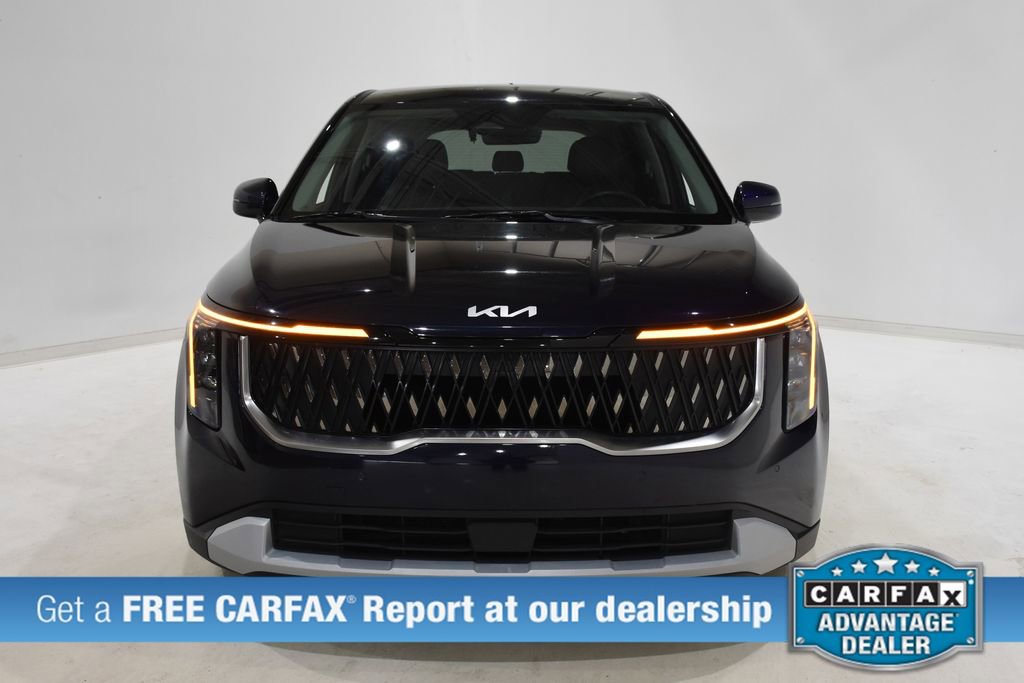 Used 2025 Kia Carnival image 2