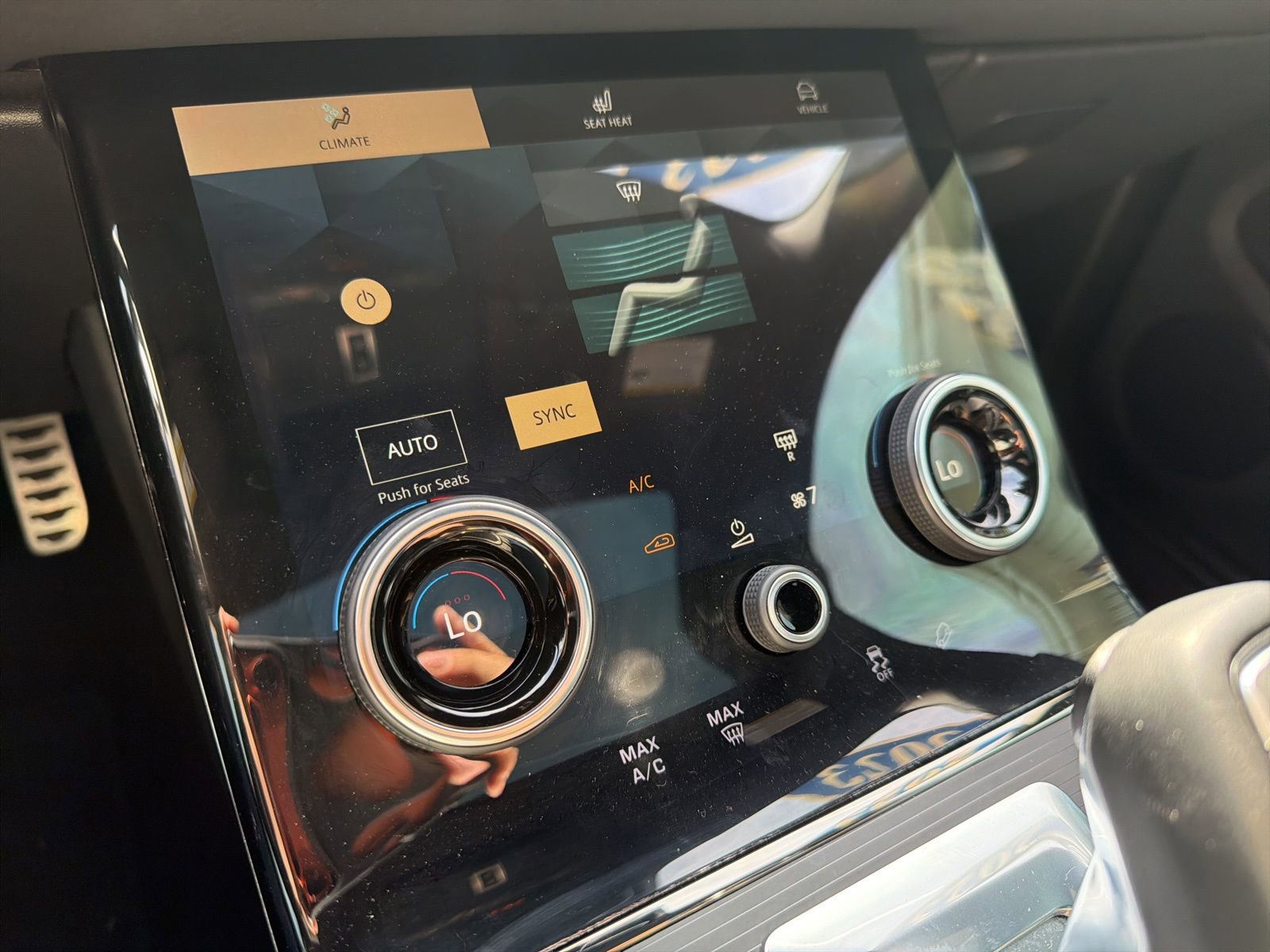 Used 2023 Land Rover Range Rover Evoque R-Dynamic SE image 48