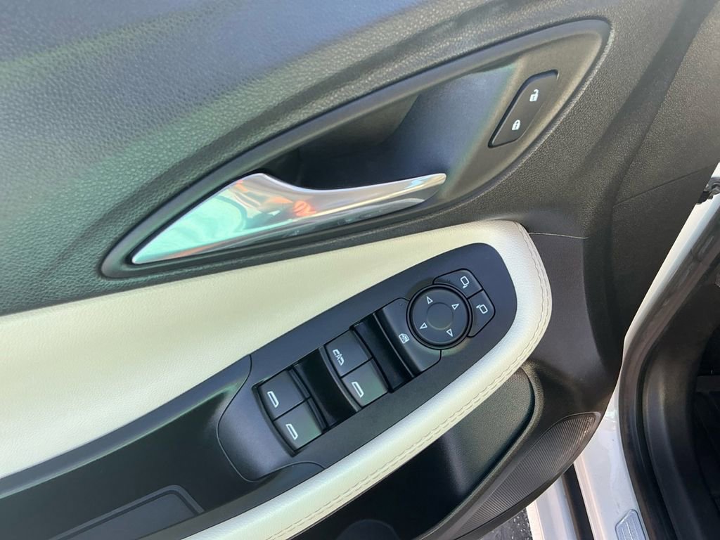 Used 2021 Buick Encore GX Select w/ Sport Touring Package FWD image 16