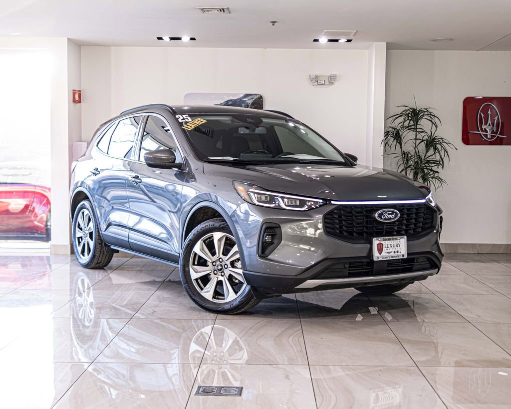 Used 2025 Ford Escape Platinum image 6