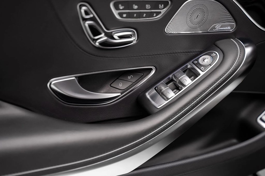 Used 2018 Mercedes-Benz S 560 Cabriolet image 40