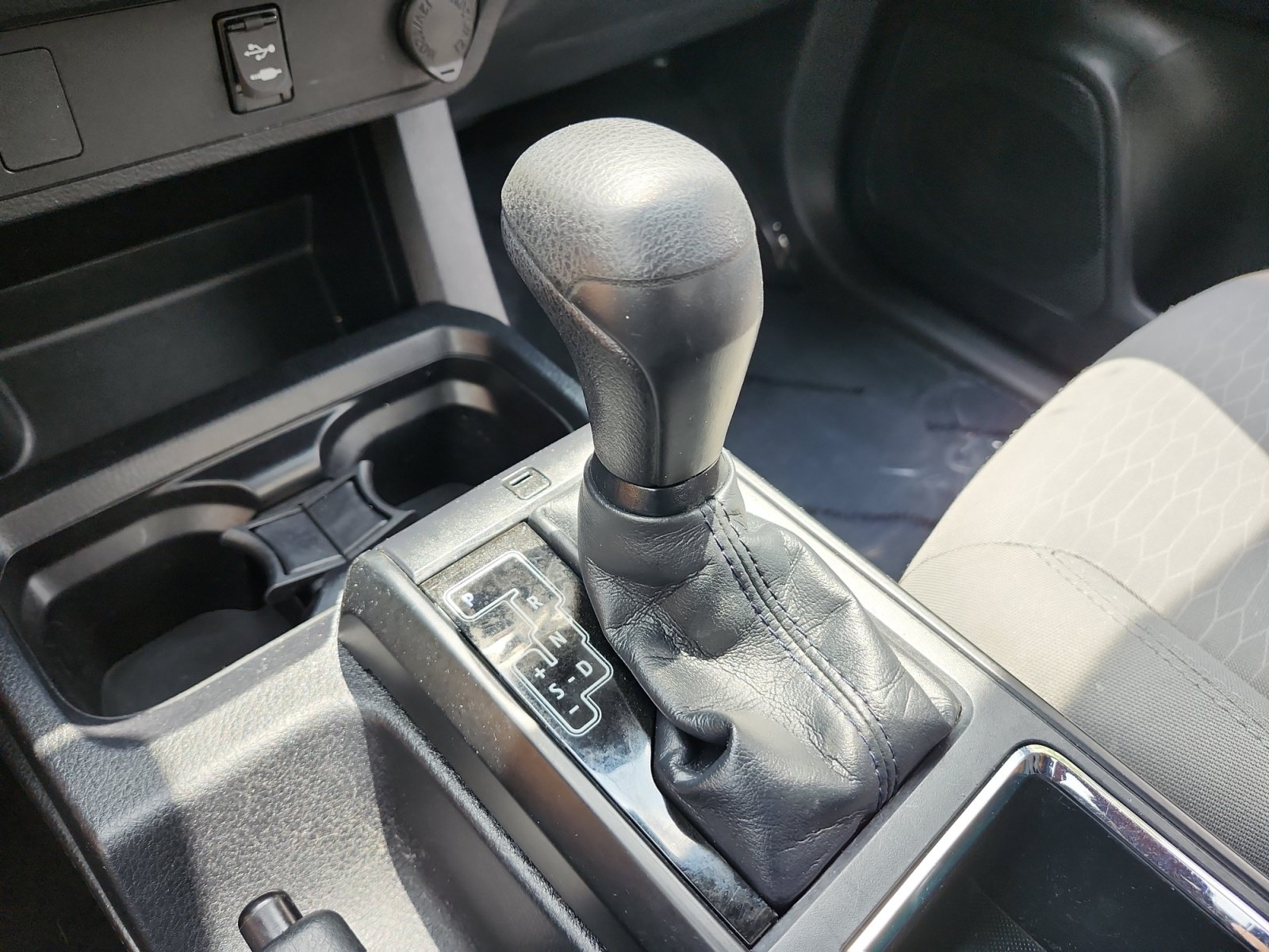 Used 2018 Toyota Tacoma SR w/ SR Convenience Package AWD/4WD image 22